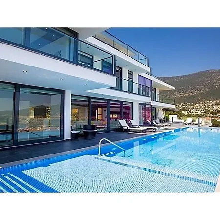 Sleeps 10 With Pool And Wifi * קלקן
