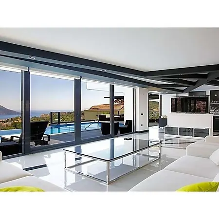 Sleeps 10 With Pool And Wifi וילה
