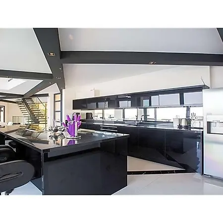 Sleeps 10 With Pool And Wifi וילה
