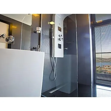 Sleeps 10 With Pool And Wifi *
