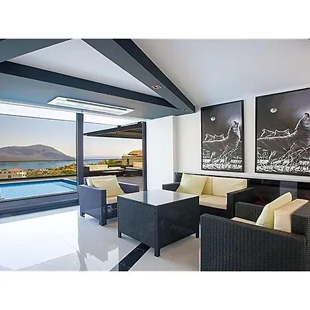 Sleeps 10 With Pool And Wifi