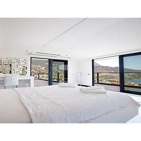 Sleeps 10 With Pool And Wifi קלקן