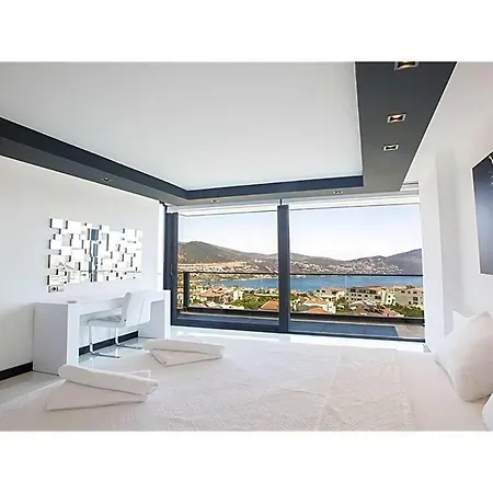 Sleeps 10 With Pool And Wifi *