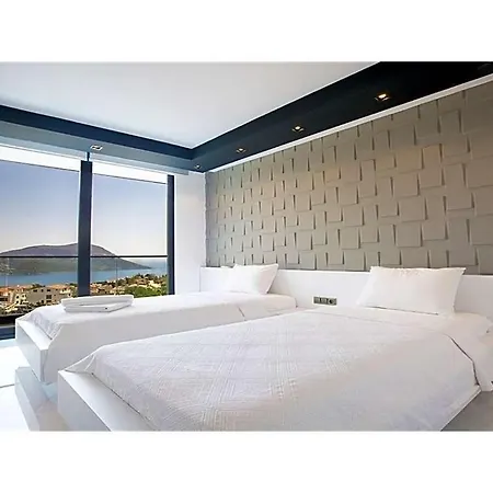 Sleeps 10 With Pool And Wifi קלקן