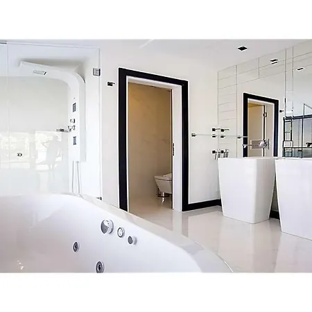 וילה Sleeps 10 With Pool And Wifi *