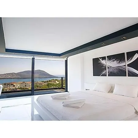 וילה Sleeps 10 With Pool And Wifi *